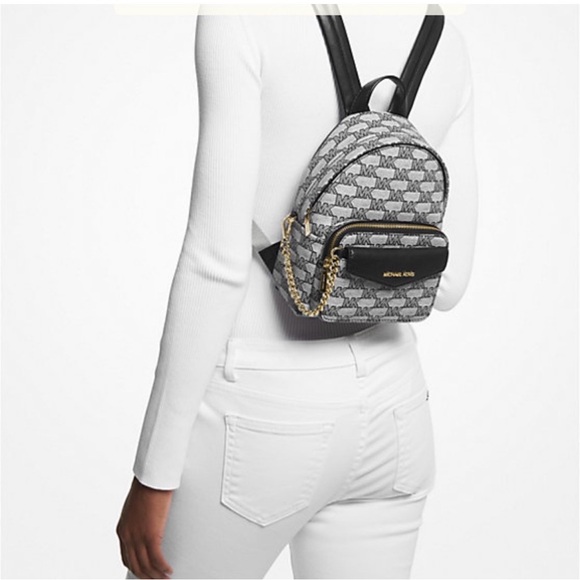 MICHAEL KORS
Maisie Extra-Small Logo 2-in-1 Backpack
Black
NWT - Picture 4 of 7